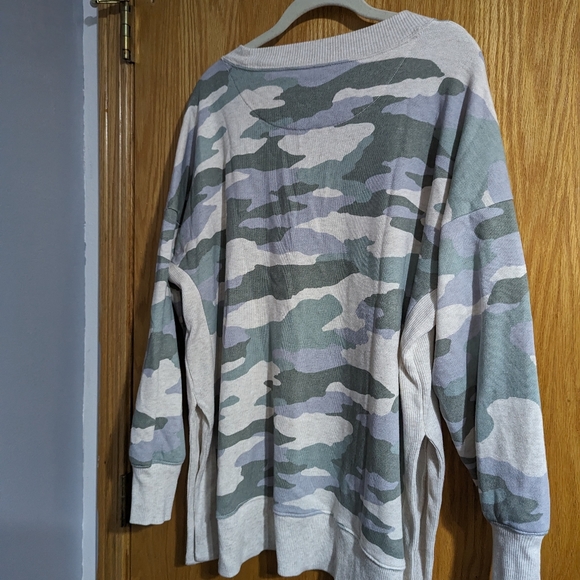 NWT Aerie camo sweatshirt size L - Picture 4 of 4